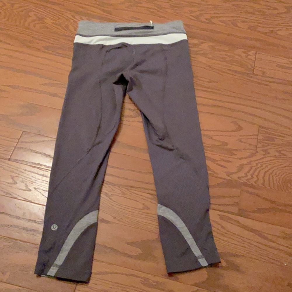 Lululemon cropped leggings: READ DESCRIPTION